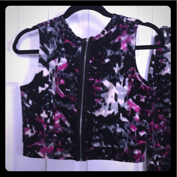 Crop top - Picture 3 of 4